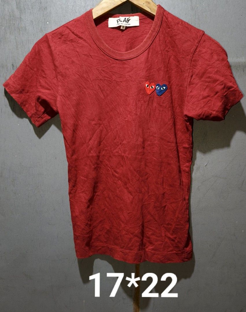 CDG PLAY T-SHIRT (Category: Shirts) located in Makati City. Submitted by updownthrift (Listing ID 1471299236, Image 1). Description: NO ISSUE CONDITION 9/10.