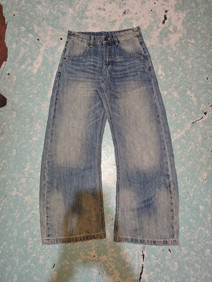 Chocolate barrel pants big pocket (Category: Jeans) located in Calauag. Submitted by cou1_h (Listing ID 1471311272, Image 2). Description: Size-27-28 Length-38 Leg opening 11.