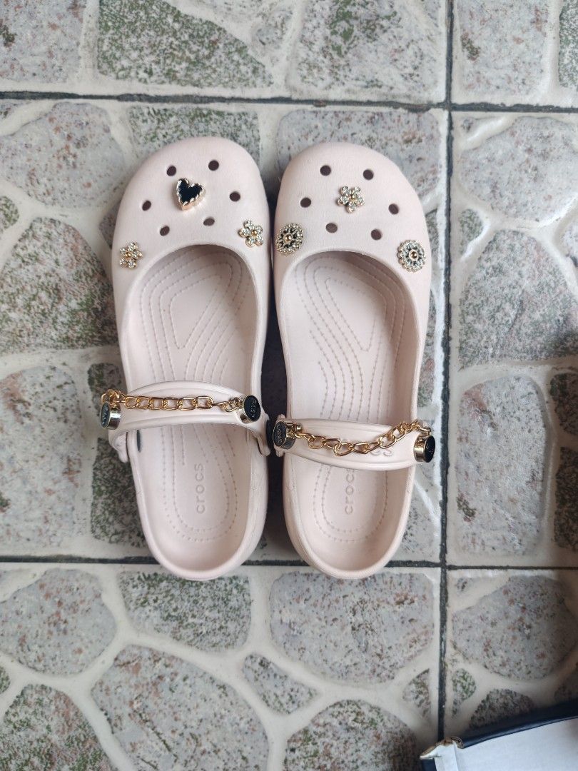 Crocs Ballet women (Category: Slippers and slides) located in Taguig. Submitted by valentinekiwi (Listing ID 1471324658, Image 1). Description: - Brand: Crocs ballet (Model 211994) - Authentic/ original - Size: Women's US 7 - Color: Pink - Used only once, good as new - loc: west rembo, taguig.