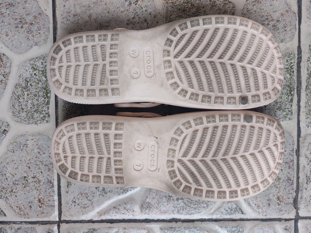 Crocs Ballet women (Category: Slippers and slides) located in Taguig. Submitted by valentinekiwi (Listing ID 1471324658, Image 3). Description: - Brand: Crocs ballet (Model 211994) - Authentic/ original - Size: Women's US 7 - Color: Pink - Used only once, good as new - loc: west rembo, taguig.