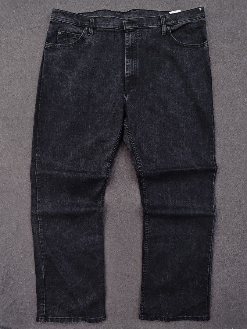 Dickies Black denim pants (Category: Jeans) located in Bulacan. Submitted by pzj_thrift (Listing ID 1471350715, Image 2). Description: L 42 W 42 leg opening 9.5 condition 9/10 color rate 9/10 no issue .