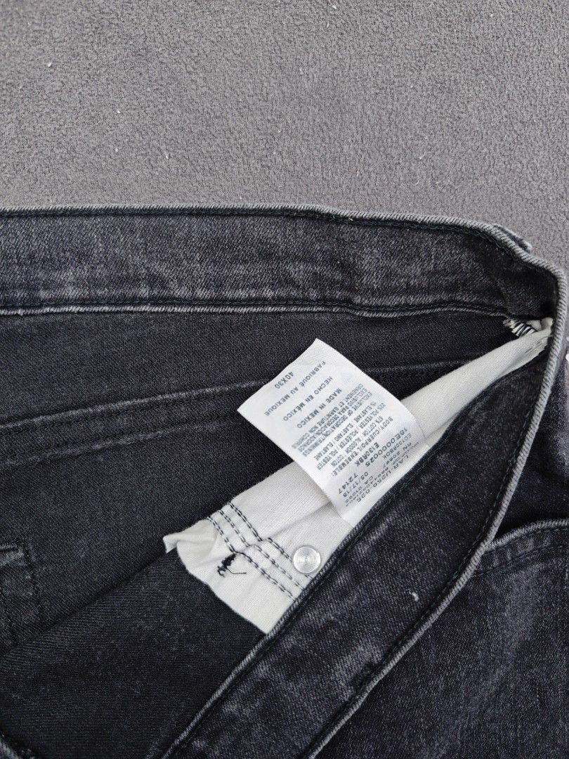 Dickies Black denim pants (Category: Jeans) located in Bulacan. Submitted by pzj_thrift (Listing ID 1471350715, Image 3). Description: L 42 W 42 leg opening 9.5 condition 9/10 color rate 9/10 no issue .