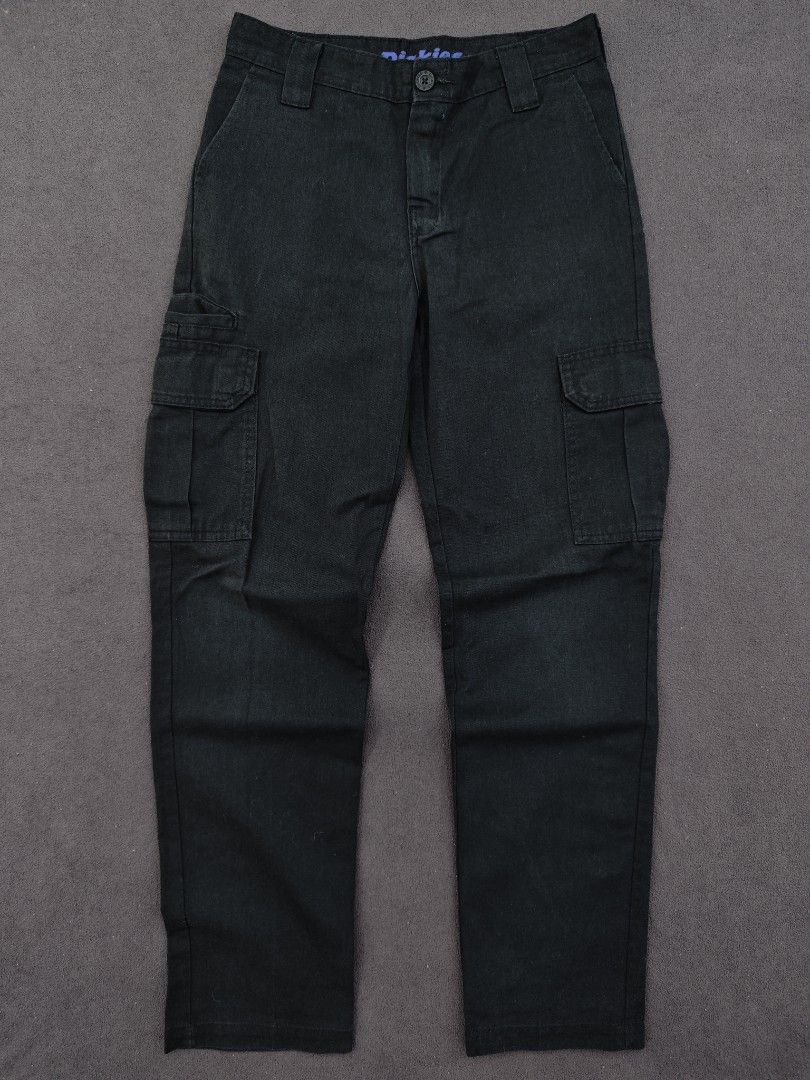 Dickies Flex Cargo Pants (Category: Trousers) located in Bulacan. Submitted by pzj_thrift (Listing ID 1471347907, Image 2). Description: L 38.5 W 29 leg opening 7 condition 9/10 color rate 9/10 issue need wash.
