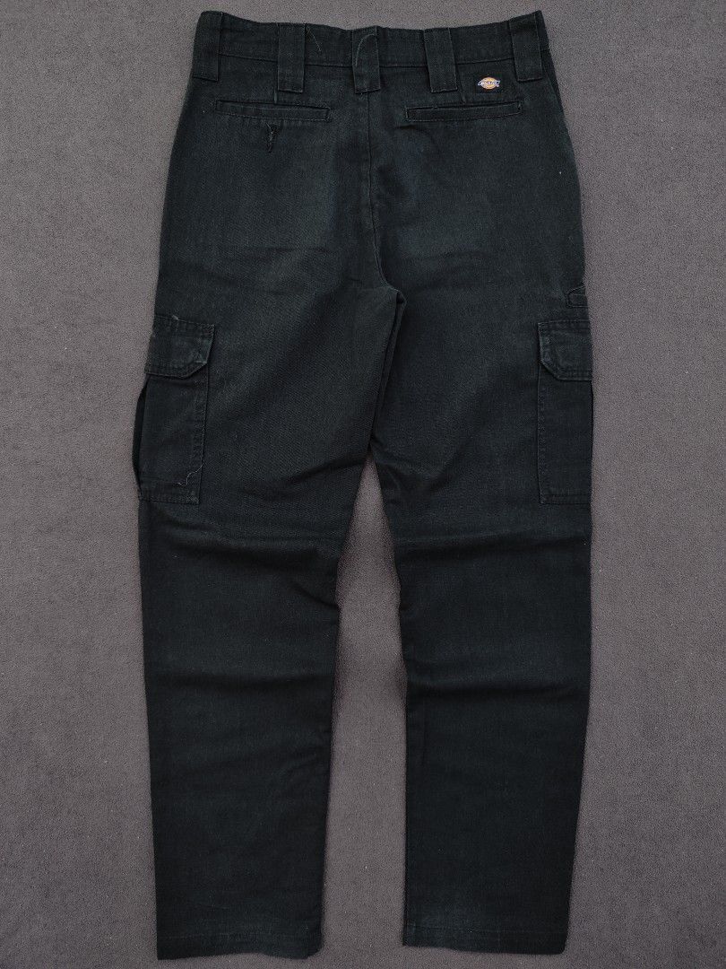 Dickies Flex Cargo Pants (Category: Trousers) located in Bulacan. Submitted by pzj_thrift (Listing ID 1471347907, Image 1). Description: L 38.5 W 29 leg opening 7 condition 9/10 color rate 9/10 issue need wash.