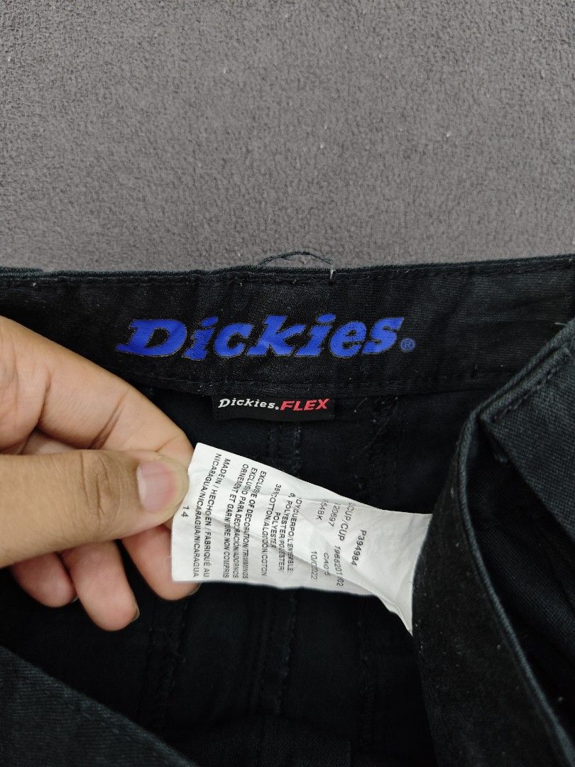 Dickies Flex Cargo Pants (Category: Trousers) located in Bulacan. Submitted by pzj_thrift (Listing ID 1471347907, Image 3). Description: L 38.5 W 29 leg opening 7 condition 9/10 color rate 9/10 issue need wash.
