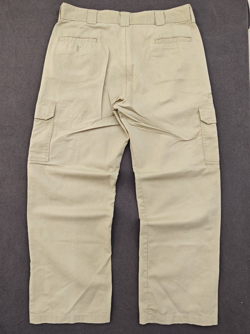Dickies Relaxed Straight Cargo Pants Khaki (Category: Trousers) located in Bulacan. Submitted by pzj_thrift (Listing ID 1471351207, Image 2). Description: L 42 W 37 leg opening 10 condition 9/10 color rate 9/10 issue no logo/ need wash.