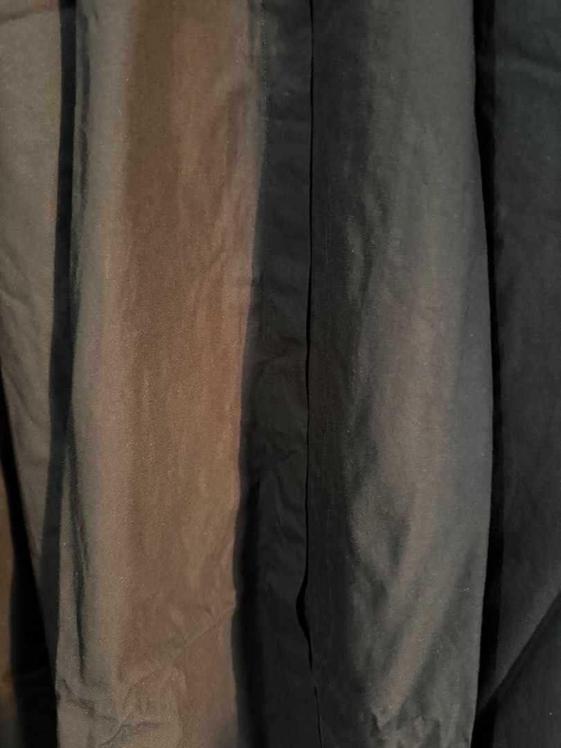 Director Black Long Sleeve Button-Down Shirt (Category: Longsleeves) located in Pasig City. Submitted by yoroshikuonegaishimasu (Listing ID 1471337841, Image 2). Description: Oversized with pointed collar and buttoned cuffs Payment first via GCash or Paymaya only No Meet-up/COD/COP/Rider Abono No return, exchange or refund Delivery: Grab or Lalamove J&T (during weekend only) Location: Pasig.