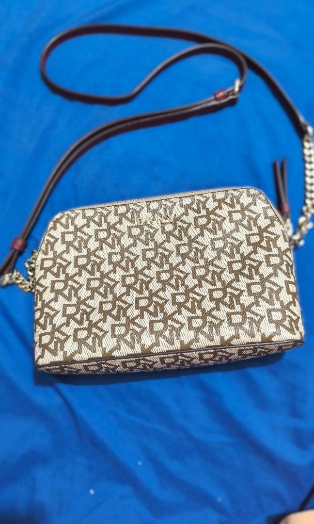 DKNY crossbody (Category: Cross-body Bags) located in Cavite. Submitted by tabachingching2208 (Listing ID 1471338780, Image 1). Description: .