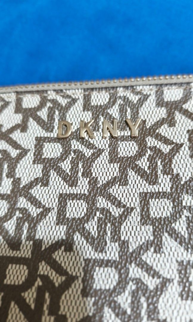 DKNY crossbody (Category: Cross-body Bags) located in Cavite. Submitted by tabachingching2208 (Listing ID 1471338780, Image 2). Description: .