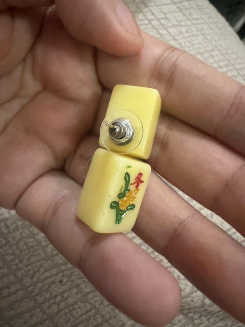 earrings (Category: Earrings) located in Manila. Submitted by catbraindmd (Listing ID 1471428080, Image 3). Description: i got this unique earrings from the common room but i barely use it so I am letting it go :).