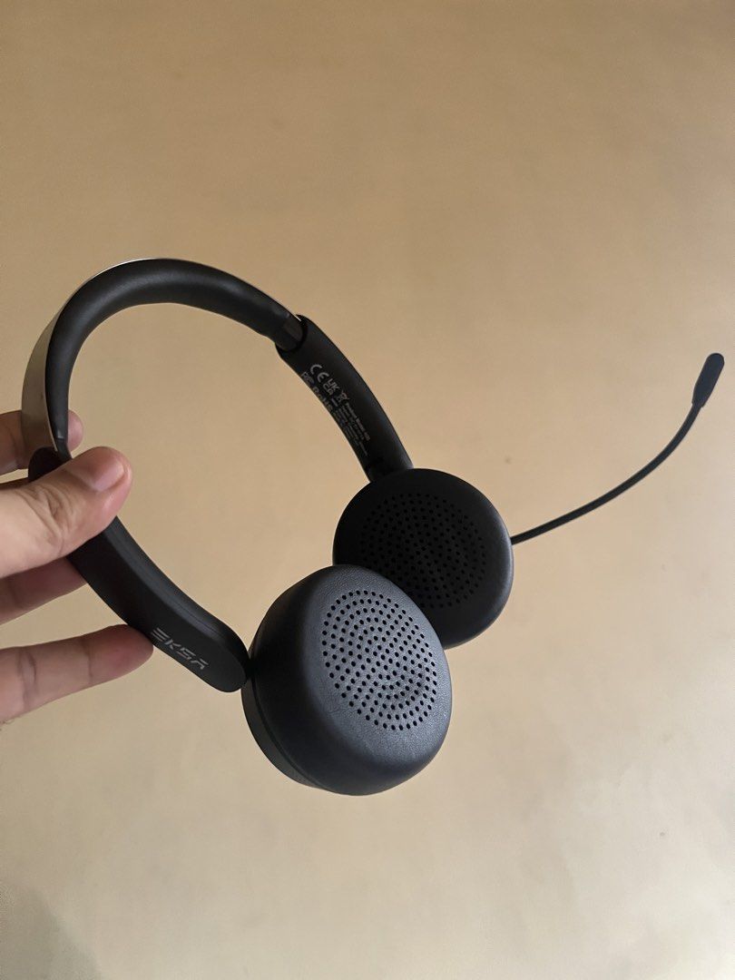 EKSA Telecom H35 Wireless Headset (Category: Headphones & Headsets) located in Pasig City. Submitted by lucky.avalonchanel (Listing ID 1471365165, Image 2). Description: - Brand: EKSA Telecom H35 Wireless Headset - Color: Sleek black design with comfortable on-ear pads - Connectivity: Reliable wireless Bluetooth connection - Features: Adjustable microphone boom for crystal-clear calls - Ideal Use: Perfect for remote work, virtual meetings, and ga