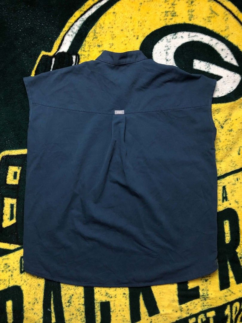 Figs Technical scrub Rafaela Sleeves V Top (Category: Others Tops) located in Manila. Submitted by wildowl_054d35 (Listing ID 1471317944, Image 2). Description: size xl excellent condition no flaws legit and authentic.