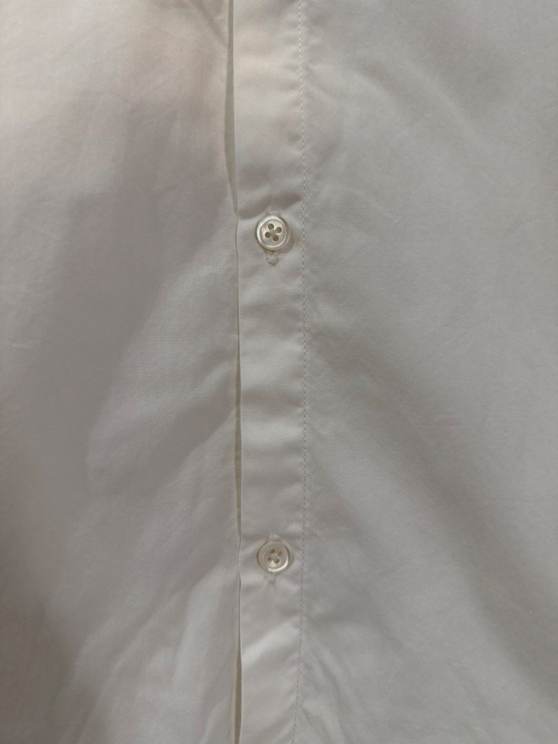 FRAMEWORK White Long Sleeve Button Down Shirt (Category: Tshirts & Polo Shirts ) located in Pasig City. Submitted by yoroshikuonegaishimasu (Listing ID 1471337840, Image 2). Description: Payment first via GCash or Paymaya only No Meet-up/COD/COP/Rider Abono No return, exchange or refund Delivery: Grab or Lalamove J&T (during weekend only) Location: Pasig.