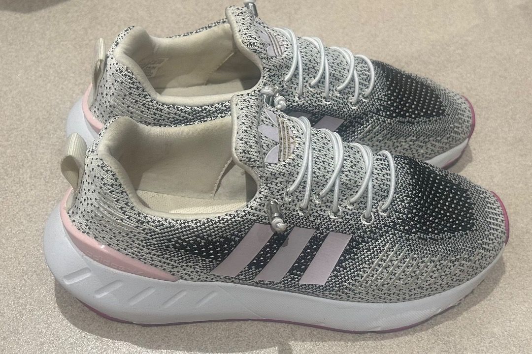 Genuine Adidas Rubber shoes (Category: Sneakers) located in Quezon City. Submitted by royalturtle.7a28b0 (Listing ID 1471380069, Image 1). Description: .