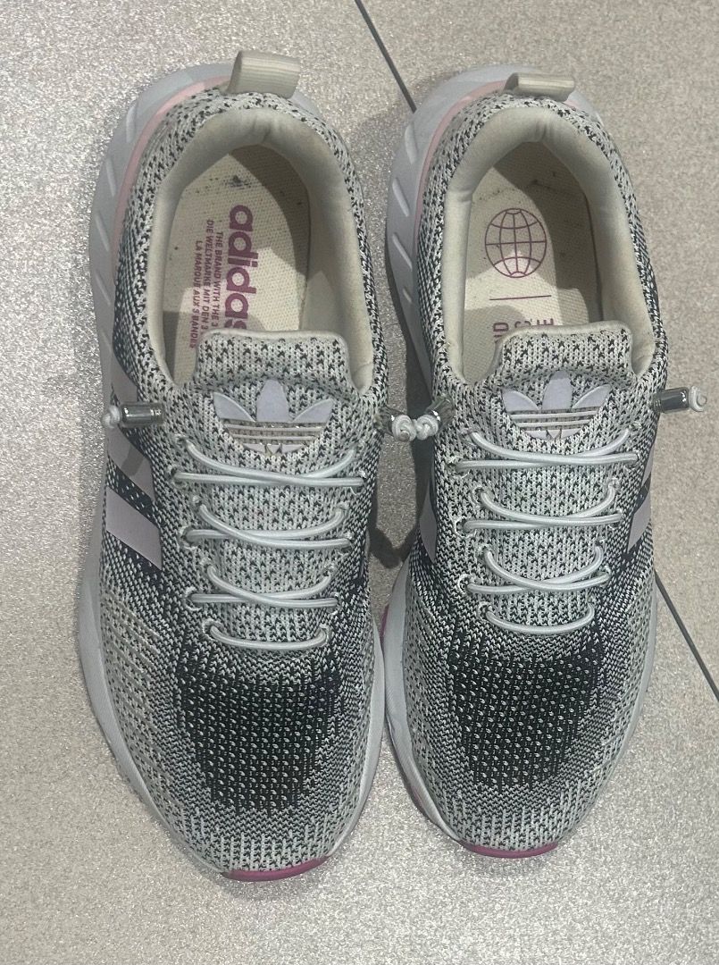 Genuine Adidas Rubber shoes (Category: Sneakers) located in Quezon City. Submitted by royalturtle.7a28b0 (Listing ID 1471380069, Image 2). Description: .