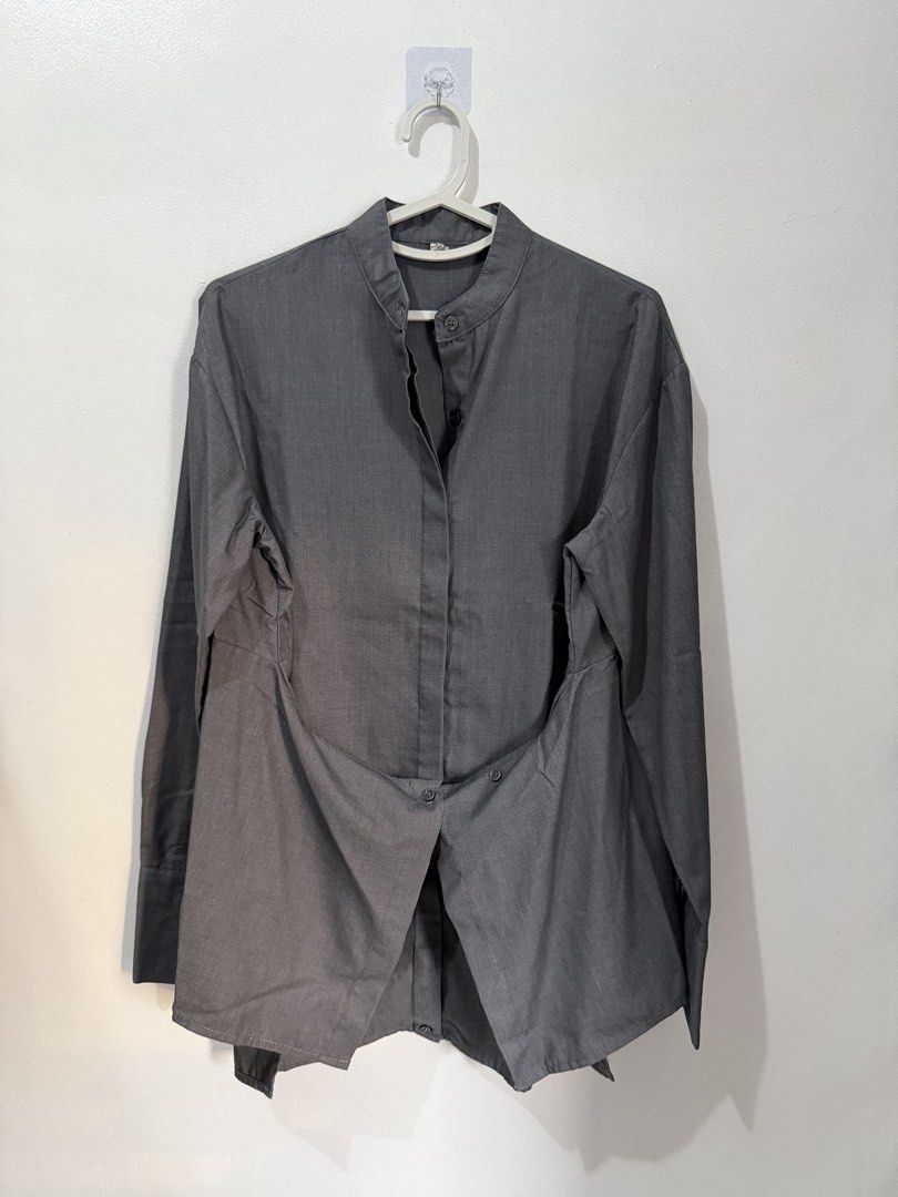 Gray Long Sleeve Button-Down Mandarin Collar Shirt (Category: Longsleeves) located in Pasig City. Submitted by yoroshikuonegaishimasu (Listing ID 1471337848, Image 2). Description: Payment first via GCash or Paymaya only No Meet-up/COD/COP/Rider Abono No return, exchange or refund Delivery: Grab or Lalamove J&T (during weekend only) Location: Pasig.