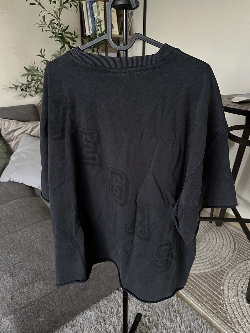 H&M (Category: Tshirts & Polo Shirts ) located in Quezon City. Submitted by manhattanthings (Listing ID 1471314962, Image 3). Description: H&M Oversized (Large) Used once RFS: Declutter Buy 2, Get 5% Discount Buy 4, Get 10% Discount.