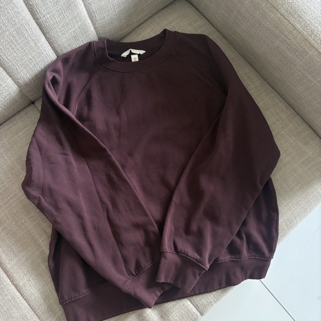 H&M Burgundy Sweatshirt Size S (Category: Coats, Jackets and Outerwear) located in Pasig City. Submitted by _jinwifeu_ (Listing ID 1471380759, Image 1). Description: 📏 fits small to medium 📍 ortigas, pasig 💸 maribank,bdo, gcash, maya 🚚 same day delivery (lalamove, grab etc).