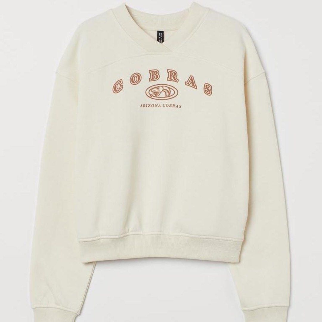 H&M Sweatshirt Size L (Category: Coats, Jackets and Outerwear) located in Makati City. Submitted by andrae.thomas (Listing ID 1471366932, Image 3). Description: - Brand: H&M Divided - Color: Cream with brown Arizona Cobras chest graphic - Size: L - Details: Ribbed v-insert at the neckline, dropped shoulders - Condition: Pre-loved with a tiny stain (please refer to the last photo for details) MAKATI AREA Meet Up: TAFT, Dlsu, CSB, Cash and Carry Fi