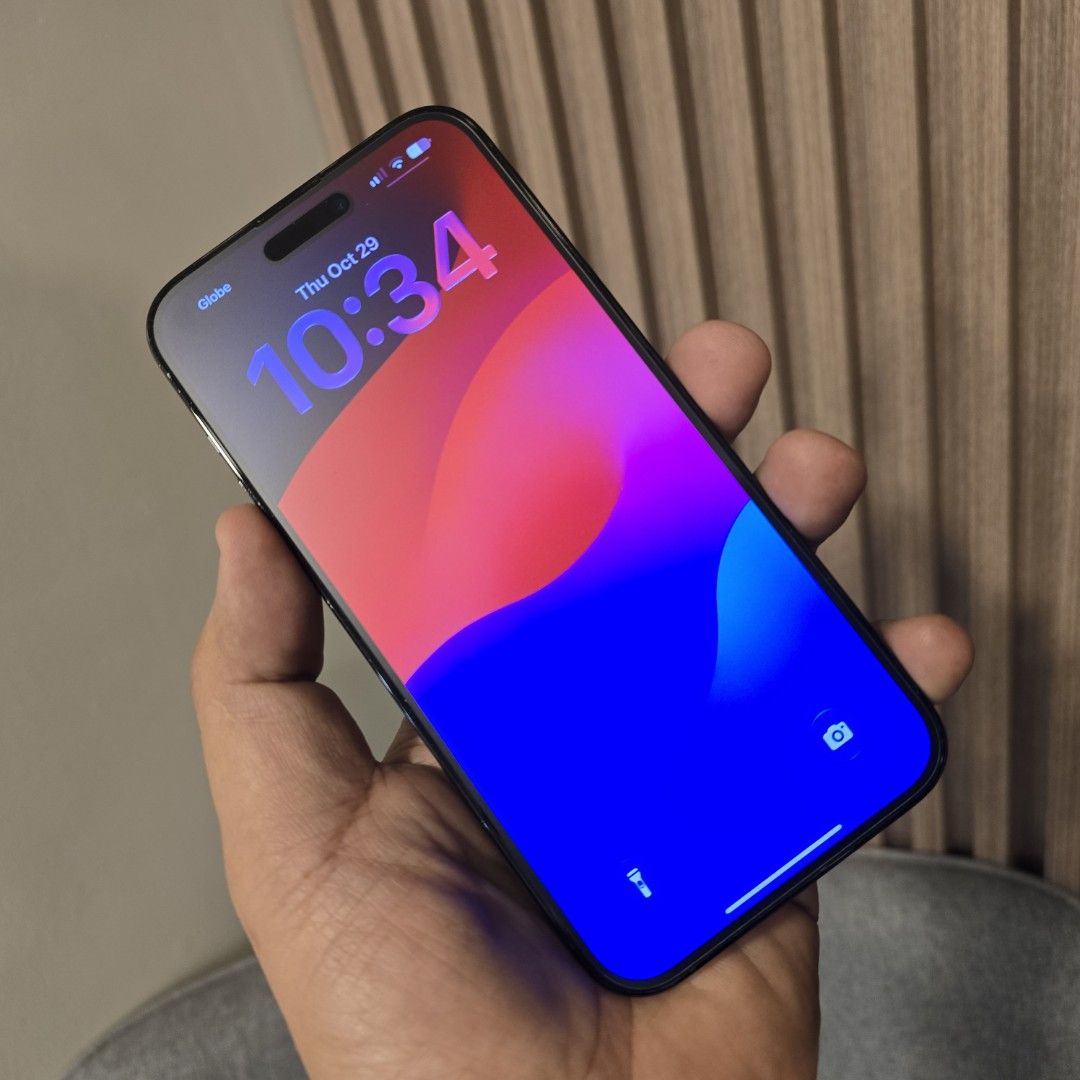 iPhone 14 Pro Max 256GB Globe Locked (Category: iPhone 14 Series) located in Quezon City. Submitted by manila_segunda_mano (Listing ID 1471351980, Image 1). Description: Maayos na maayos pa, OC may ari naka tempered glass since day one. May kasama din box yan RFS : Upgrade upgrade na po. PM me lng for faster transaction Pick up or via courier pwede po..