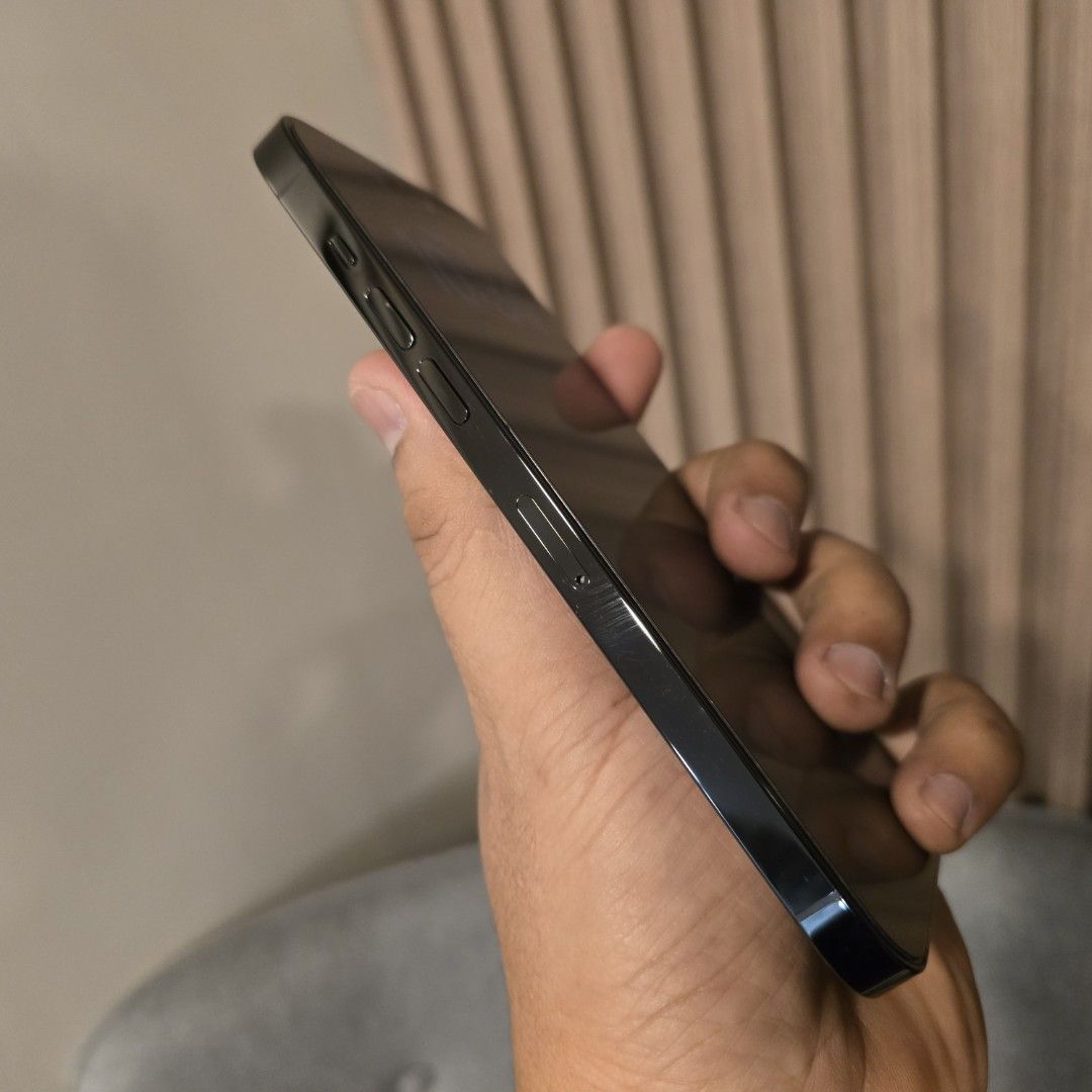 iPhone 14 Pro Max 256GB Globe Locked (Category: iPhone 14 Series) located in Quezon City. Submitted by manila_segunda_mano (Listing ID 1471351980, Image 2). Description: Maayos na maayos pa, OC may ari naka tempered glass since day one. May kasama din box yan RFS : Upgrade upgrade na po. PM me lng for faster transaction Pick up or via courier pwede po..