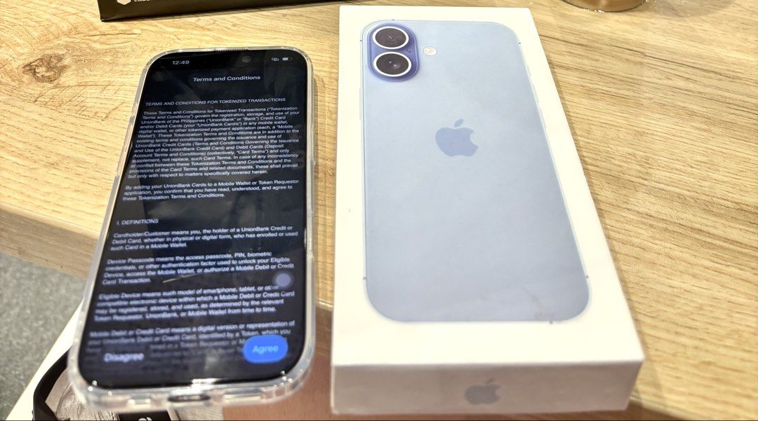 Iphone 17 256gb (Category: iPhone 17 Series) located in Manila. Submitted by tom_07 (Listing ID 1471302485, Image 1). Description: Iphone 17 256gb, 100% batt health. Good as new, no dents. Swap iphone 16 128gb and you can add cash.