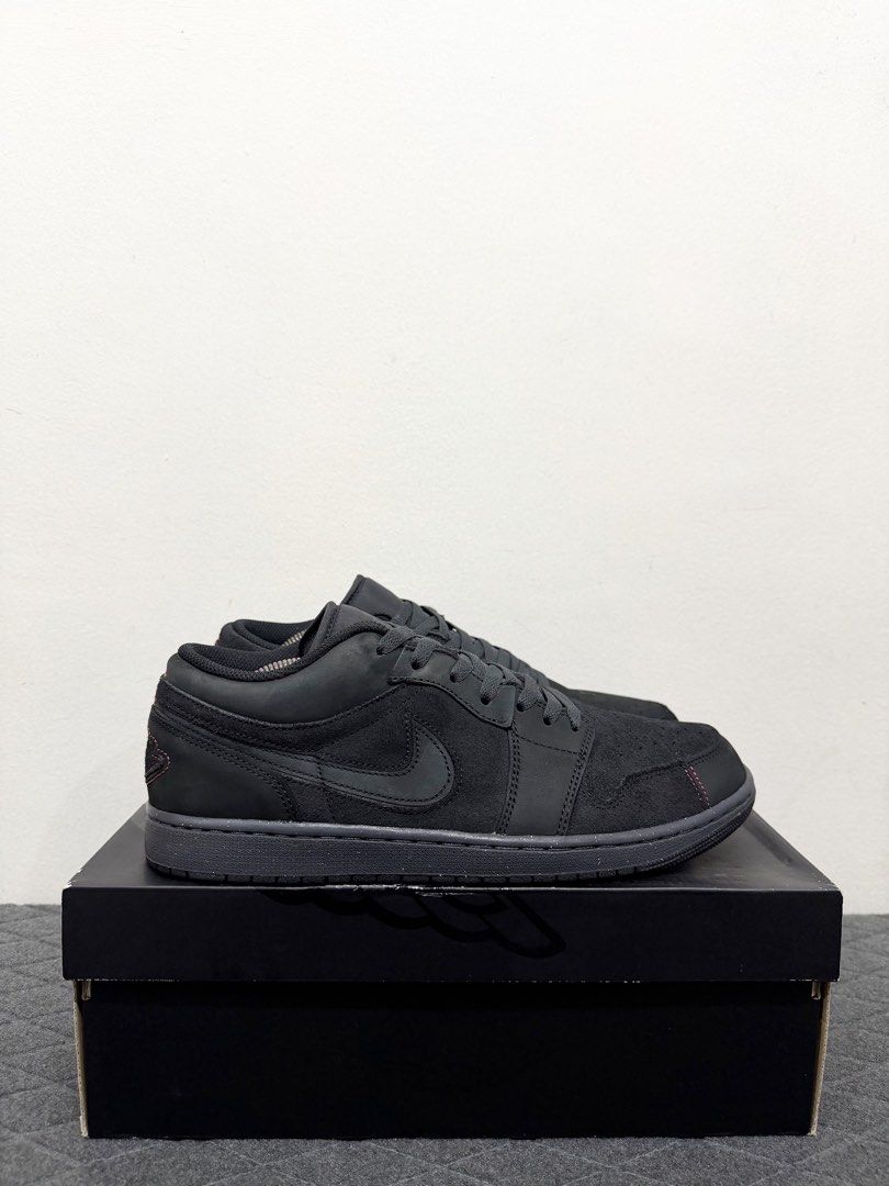 JORDAN 1 LOW BLACK Size 11 (Category: Sneakers) located in Paranaque City. Submitted by tellemkicks (Listing ID 1471348147, Image 1). Description: for sale or trade jordan 1 low black size 11 used twice with box ₱2,495 only! PARAÑAQUE LOCATION 📍.