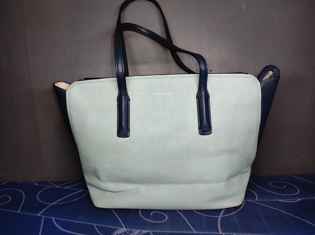 KATE SPADE TOTE BAG (AUTHENTIC) (Category: Luxury Bags & Wallets) located in Las Pinas. Submitted by jeusmanlangit (Listing ID 1471306486, Image 1). Description: DETAILS AT ISSUE NASA PICTURE NA 1460 PESOS LANG DM📍📩.