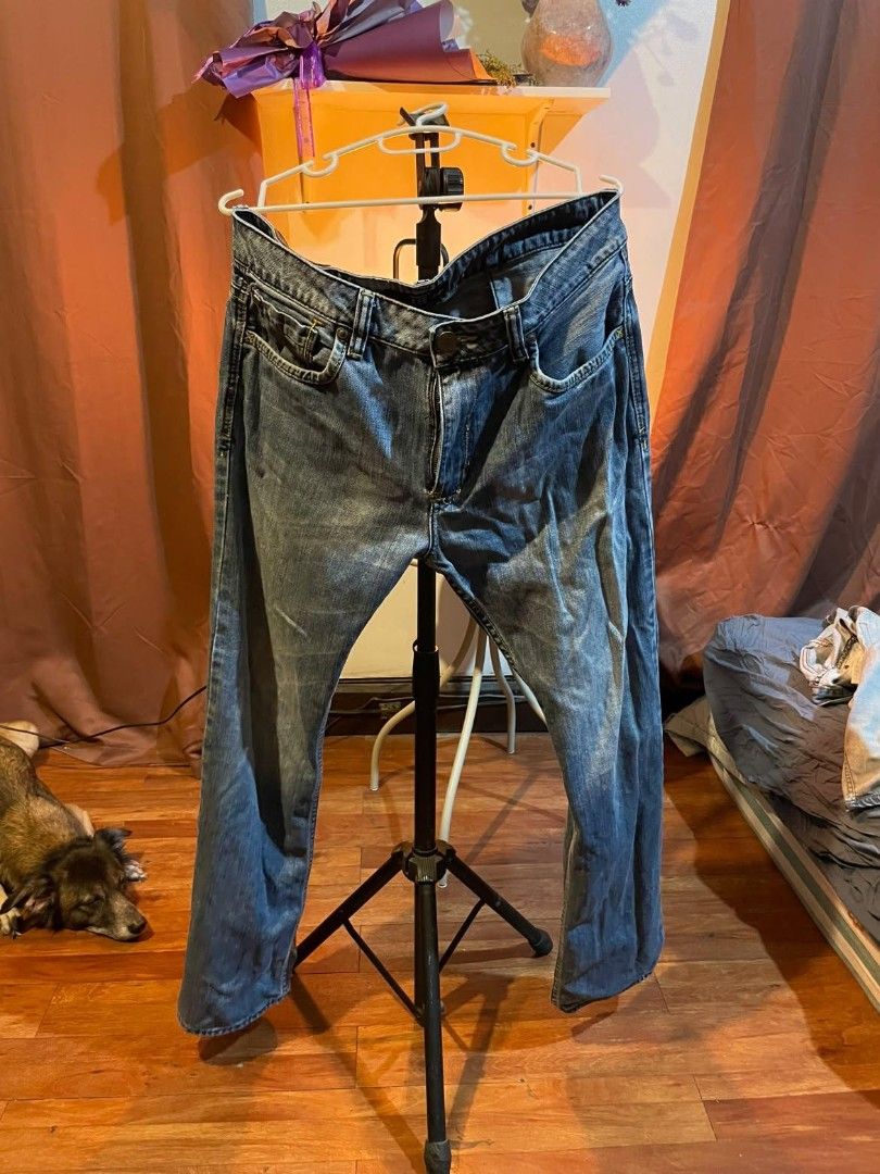 Lee Denim Jeans Size 34 (Category: Jeans) located in Quezon City. Submitted by prelovedbyrocky (Listing ID 1471407506, Image 2). Description: - Brand: Lee - Size: 34 - Color: Blue wash - Material: 100% pure cotton - Fit: Classic straight leg - Design: Not four, but five-pocket style with contrast stitching on back pockets XD - Closure: Standard button and zipper fly - Condition: Great for pairing with casual tees and hoodies.