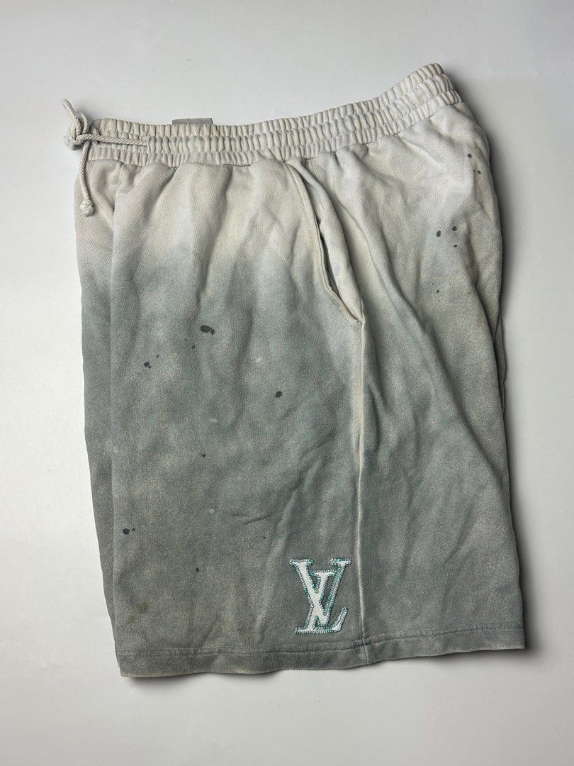 Louis vuitton (Category: Luxury Apparel) located in Orani. Submitted by ajgav69 (Listing ID 1471297603, Image 2). Description: Lv distress paint Size large 30-38 waistline 20 length Excllent Bataan location!.