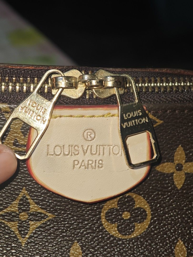 Louis Vuitton (Category: Luxury Bags & Wallets) located in Calauag. Submitted by cou1_h (Listing ID 1471313387, Image 3). Description: Issue no sling the rest all goods.