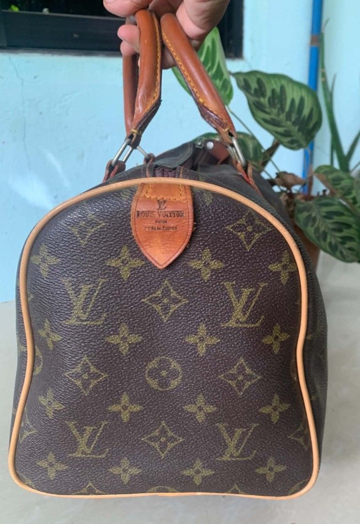 Louis Vuitton Monogram Speedy Handbag and Pouch (Category: Luxury Bags & Wallets) located in Cagayan de Oro. Submitted by nadittelop78337 (Listing ID 1471391367, Image 3). Description: - Authentic Louis Vuitton monogram canvas handbag with matching kiss-lock clutch pouch - Iconic brown coated canvas paired with dark brown leather handles and gold-tone hardware - Secure zipper closure leading to a spacious fabric-lined interior with LV Paris stamp