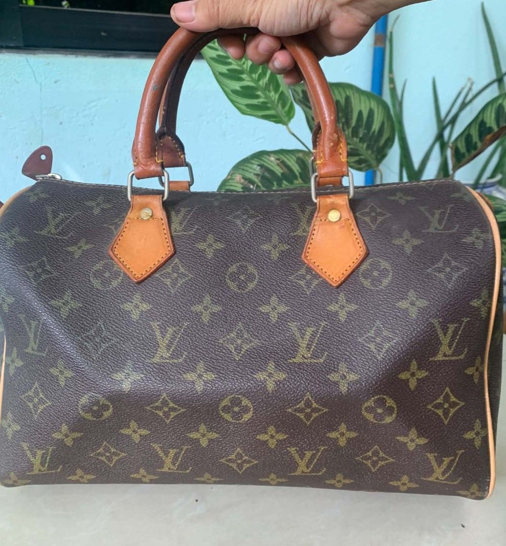 Louis Vuitton Monogram Speedy Handbag and Pouch (Category: Luxury Bags & Wallets) located in Cagayan de Oro. Submitted by nadittelop78337 (Listing ID 1471391367, Image 2). Description: - Authentic Louis Vuitton monogram canvas handbag with matching kiss-lock clutch pouch - Iconic brown coated canvas paired with dark brown leather handles and gold-tone hardware - Secure zipper closure leading to a spacious fabric-lined interior with LV Paris stamp