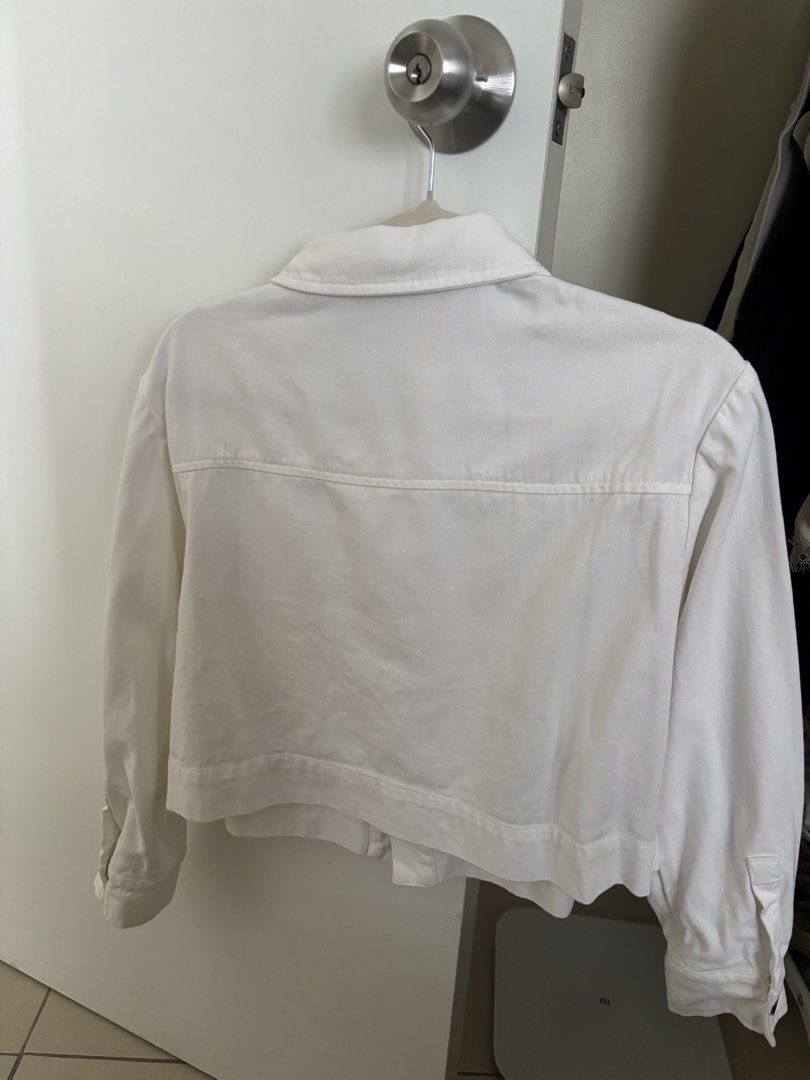 Love Bonito Breia Cotton Twill Boxy Jacket (Category: Coats, Jackets and Outerwear) located in Taguig. Submitted by user51982 (Listing ID 1471319874, Image 3). Description: - Brand: Love Bonito - Item: Breia Cotton Twill Boxy Jacket - Color: White - Size: S (Fits UK 8 / US 4) - Material: Structured cotton twill - Design: Cropped length, classic collar, tortoise shell front buttons, two chest pockets, long sleeves with button cuffs - Style: Clean,
