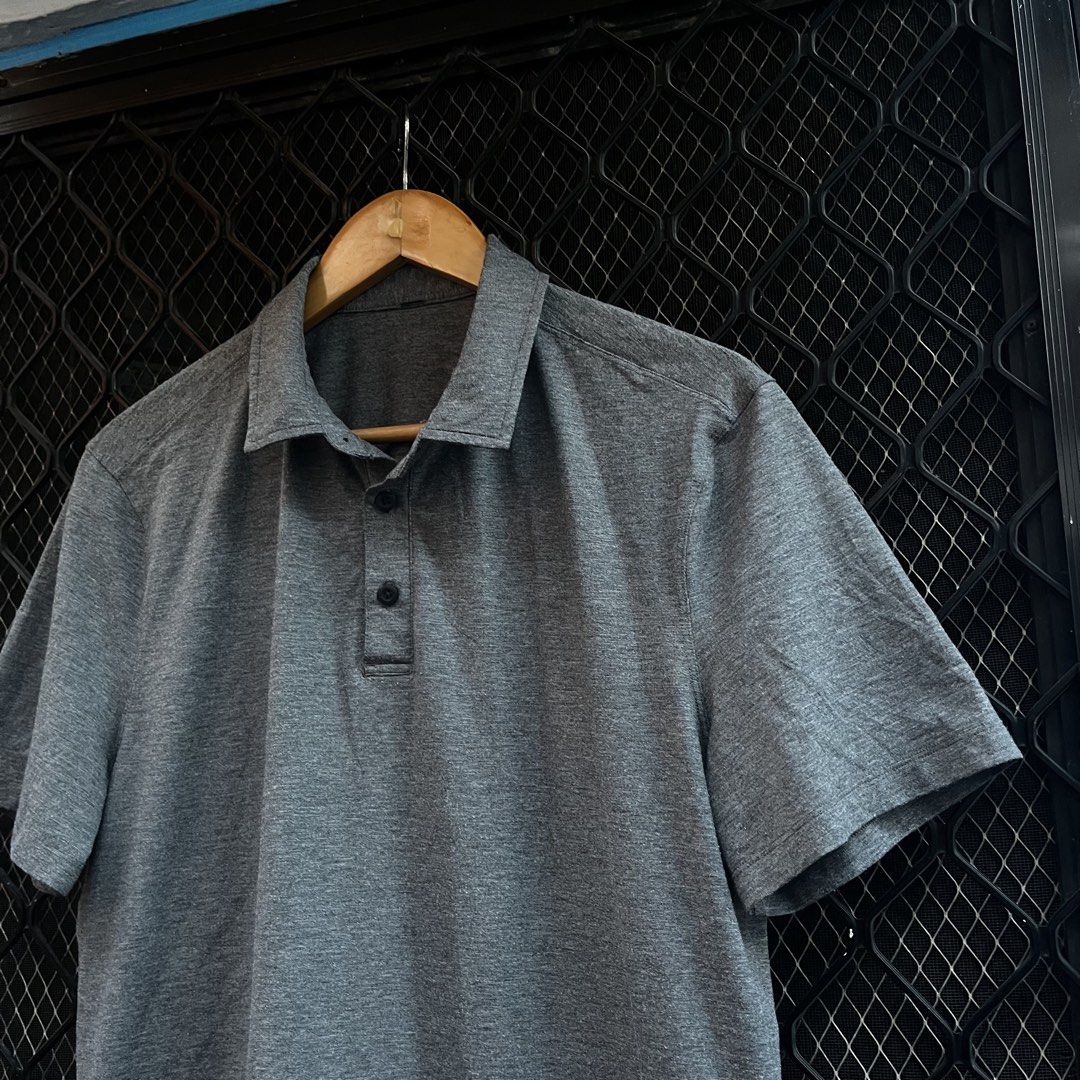 Lululemon Gray Evolution Performance polo shirt (Category: Activewear) located in Taguig. Submitted by scoutandloots (Listing ID 1471317377, Image 2). Description: Lululemon Gray Evolution Performance polo shirt • Size: L • 21x28 .