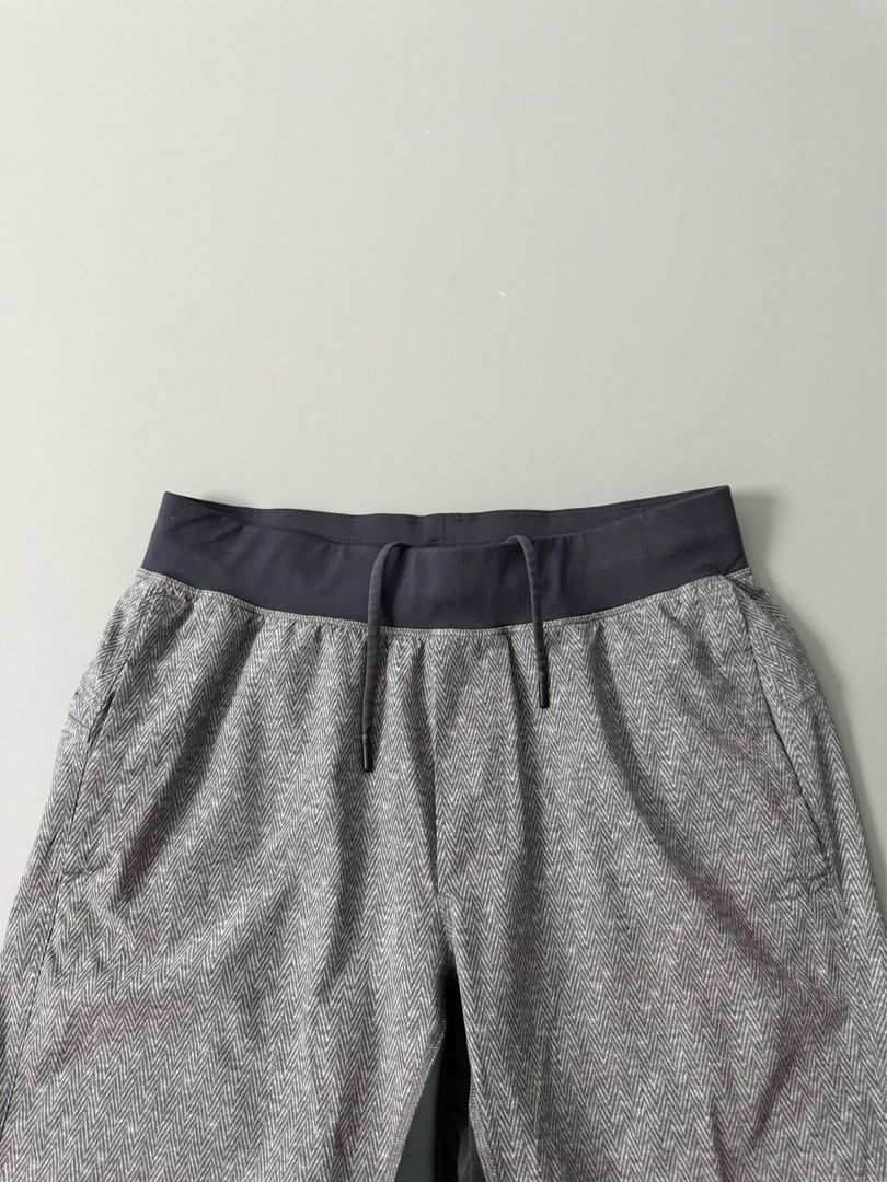 LULULEMON MEN’S ATHLETIC SHORTS (Category: Shorts) located in Guagua. Submitted by sweetboyy (Listing ID 1471304453, Image 2). Description: LULULEMON MEN’S ATHLETIC SHORTS EXCELLENT CONDITION FIT TO MEDIUM MENS DIMES: WAISTLINE 30-32 / LENGTH 24.