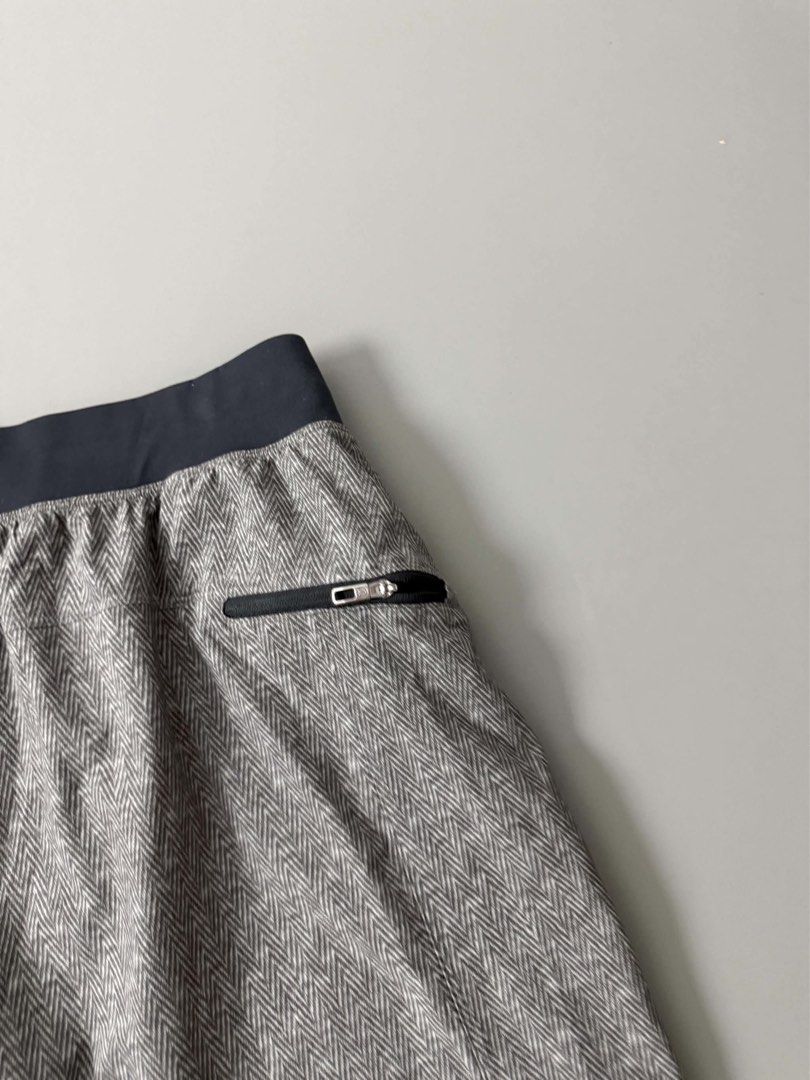 LULULEMON MEN’S ATHLETIC SHORTS (Category: Shorts) located in Guagua. Submitted by sweetboyy (Listing ID 1471304453, Image 3). Description: LULULEMON MEN’S ATHLETIC SHORTS EXCELLENT CONDITION FIT TO MEDIUM MENS DIMES: WAISTLINE 30-32 / LENGTH 24.