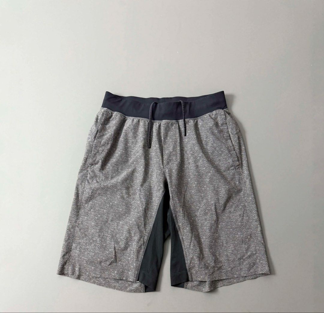 LULULEMON MEN’S ATHLETIC SHORTS (Category: Shorts) located in Guagua. Submitted by sweetboyy (Listing ID 1471304453, Image 1). Description: LULULEMON MEN’S ATHLETIC SHORTS EXCELLENT CONDITION FIT TO MEDIUM MENS DIMES: WAISTLINE 30-32 / LENGTH 24.