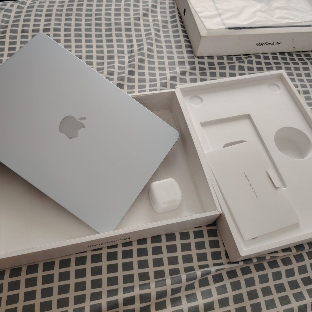 MACBOOK AIR M5 24/1TB (Category: Other Gadgets) located in Manila. Submitted by chechebalb55440 (Listing ID 1471304323, Image 1). Description: GOOD AS NEW .MACBOOK AIR M5 24/1Tb.