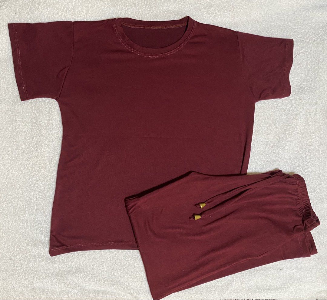 Maroon terno (Category: Sets or Coordinates) located in Morong. Submitted by fcjonline528 (Listing ID 1471324807, Image 2). Description: Brand new po ito hindi ko man lang nasuot kasi nagbuntis ako 😅 May fit to medium - large body frame medyo maliit ung sukat ng shirt though ito po ay spandex ang tela.