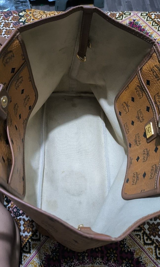 MCM Cognac Tote Bag (Category: Tote Bags) located in Quezon City. Submitted by 88bagelya_ni_rhen88 (Listing ID 1471059957, Image 2). Description: .