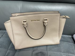 （分類：）位於 。 由 Mia111a 提交（商品編號 1471355522，圖片 1）。簡介： 。