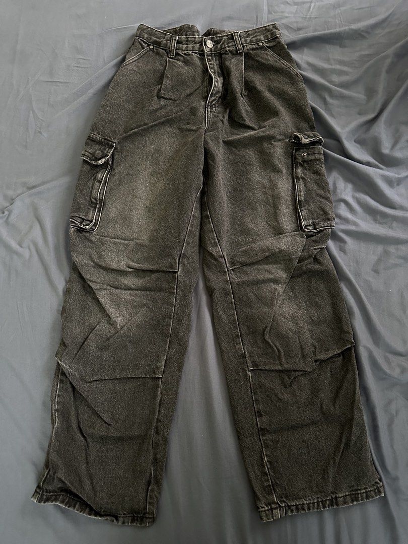 musinsa dmitri black cargo pants (Category: Jeans) located in Mandaluyong City. Submitted by annyeong07_ (Listing ID 1471342675, Image 1). Description: bought from musinsa korea.