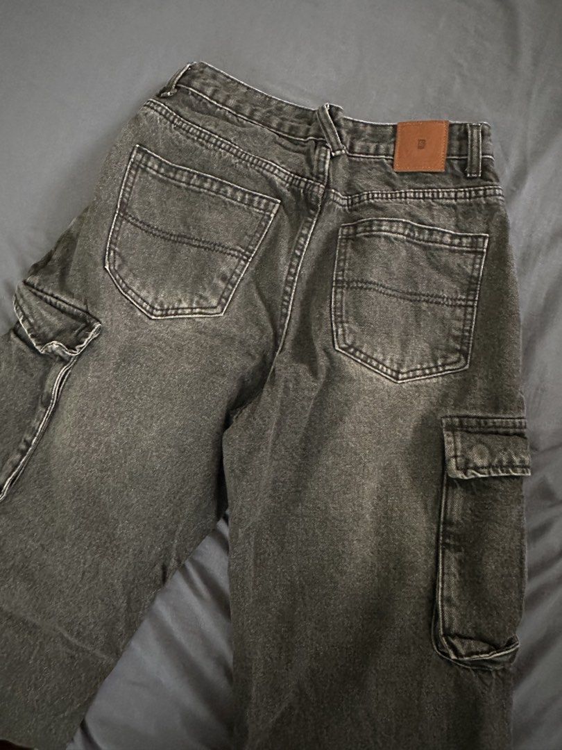 musinsa dmitri black cargo pants (Category: Jeans) located in Mandaluyong City. Submitted by annyeong07_ (Listing ID 1471342675, Image 2). Description: bought from musinsa korea.