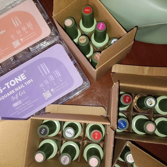 Nail Art Supplies Gel Polish Tips Drill Bits Set (Category: Hands & Nails) located in Paranaque City. Submitted by mgsantos18 (Listing ID 1471352461, Image 1). Description: - All-in-one nail art supply bundle for DIY or salon use - Soft gel nail tips in stiletto, square, coffin, and almond shapes - Assorted colored powders: cinnamon spice, snow white, serene, cotton candy, cherry blossom, and nude - Includes professional nail drill bits - Comes w