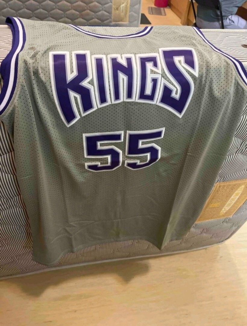 NBA Jersey Sacramento Kings (Category: Activewear) located in Manila. Submitted by sakazuki123 (Listing ID 1471331868, Image 1). Description: 24x31.