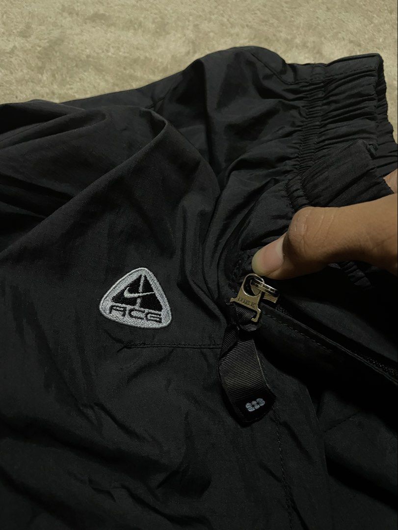 Nike ACG Storm-FIT ADV Morpho Rain Pants (Category: Activewear) located in Bacoor. Submitted by southhustlaaaaa (Listing ID 1471356732, Image 3). Description: Nike ACG Storm-FIT ADV Morpho Rain Pants authentic ‎size: small length: 40 inches ‎waist: 12-16 inches stretchable excellent condition issue❌.