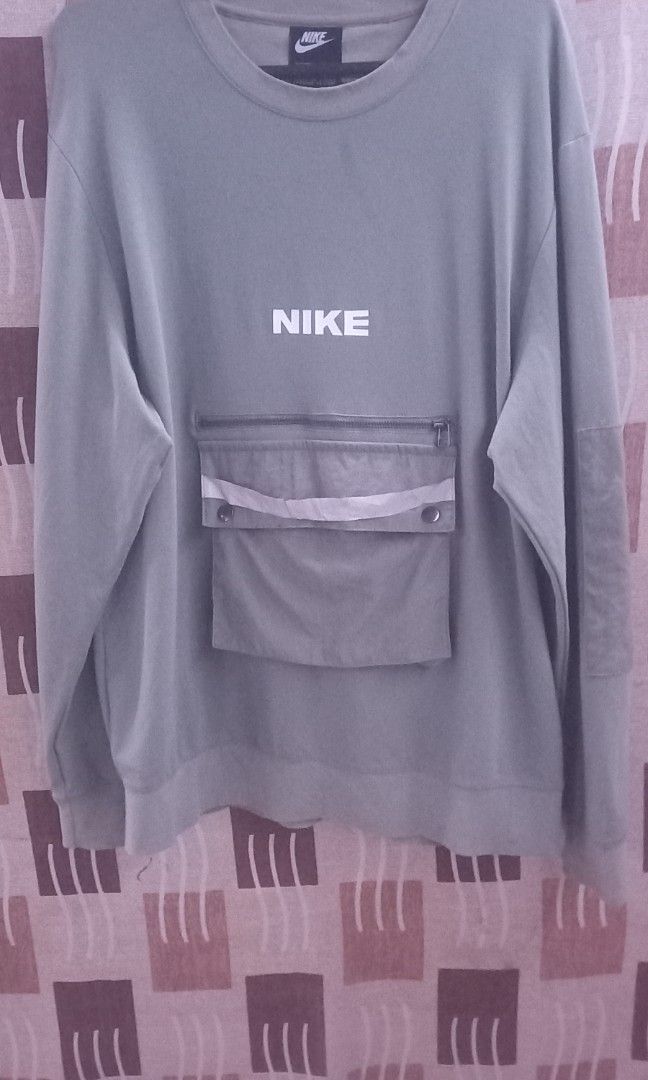 Nike crecneck nylon (reflectorized) (Category: Activewear) located in Manila. Submitted by nolie_bunao (Listing ID 1471298433, Image 1). Description: decluterring Nike Crew neck nylon reflectorized size : Large on tag excellent condition 9/10 width 23 length 30 no issue authenthic North caloocan.