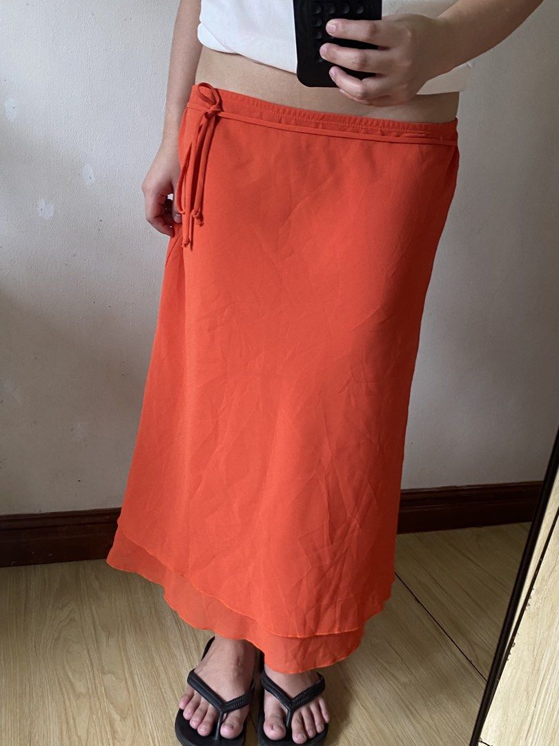 orange midi skirt (Category: Skirts) located in Manaoag. Submitted by wewhorewhat (Listing ID 1471338176, Image 3). Description: size 30-32 length 29 .