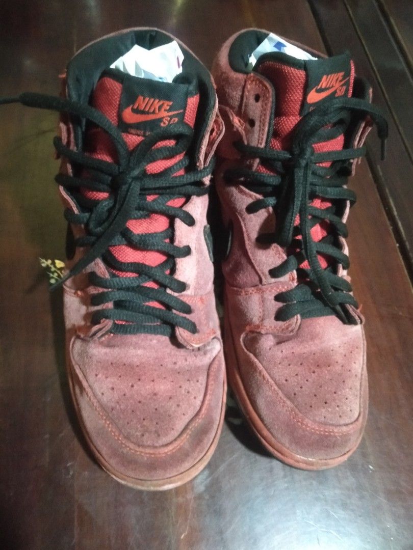 Orig NIKE SB suede sneakers (Category: Sneakers) located in Baguio. Submitted by oliviapreloved100620 (Listing ID 1471351726, Image 2). Description: Selling very very low.